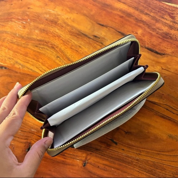 Coach long zip wallet *NEW* - Picture 3 of 5